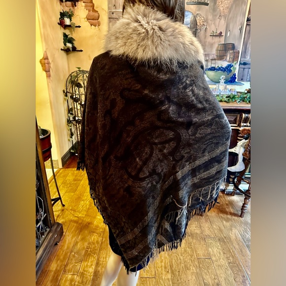Roberto Cavalli Wool and Coyote Shawl - Picture 7 of 15